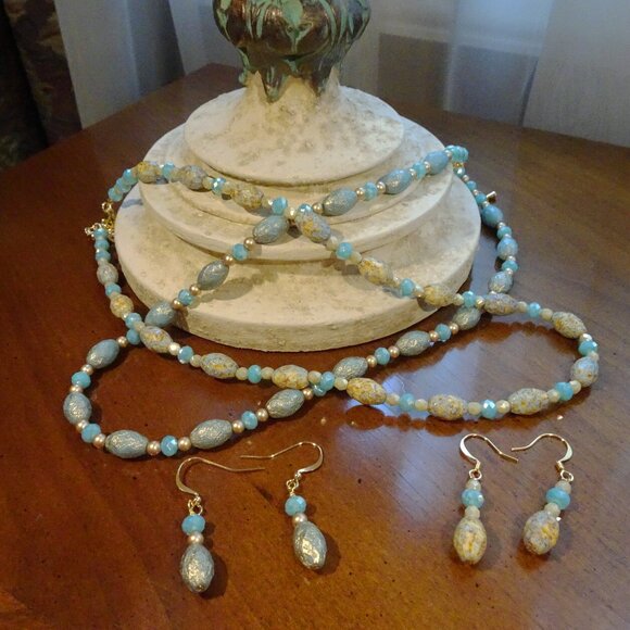 Handmade artisanal necklace & earring set from Czech beads and Austrian crystals - Picture 5 of 9